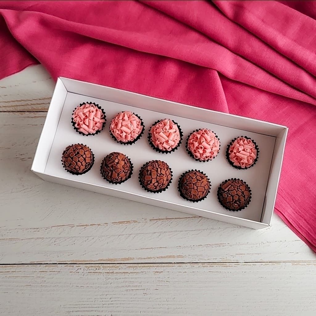10 Caixas com berço para 10 brigadeiros Branca Altura 5,5cm - Escolha a Tampa