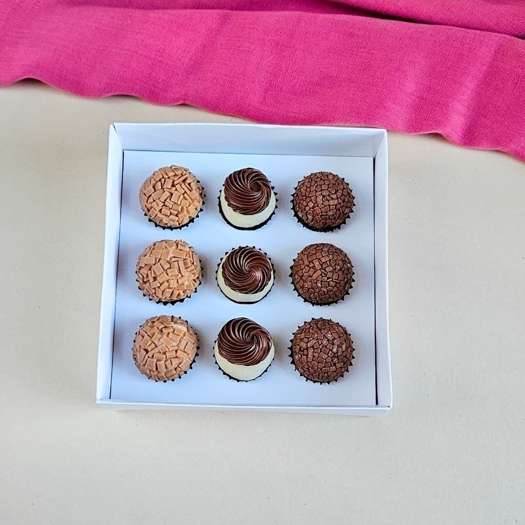 10 Caixas com Berço para 9 brigadeiros Branca - Escolha a Tampa