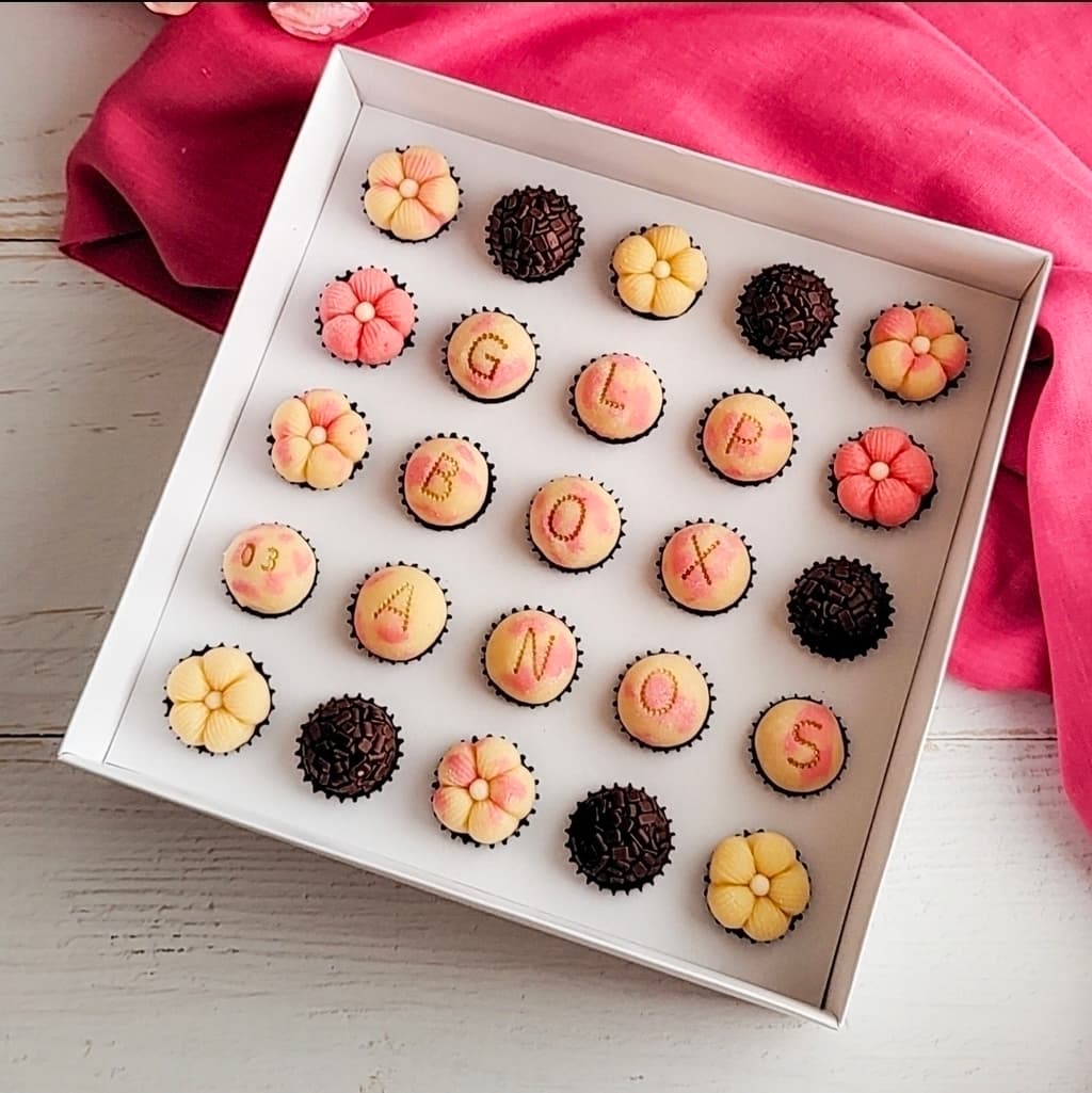10 Caixas com berço para 25 brigadeiros Branca - Escolha a Tampa