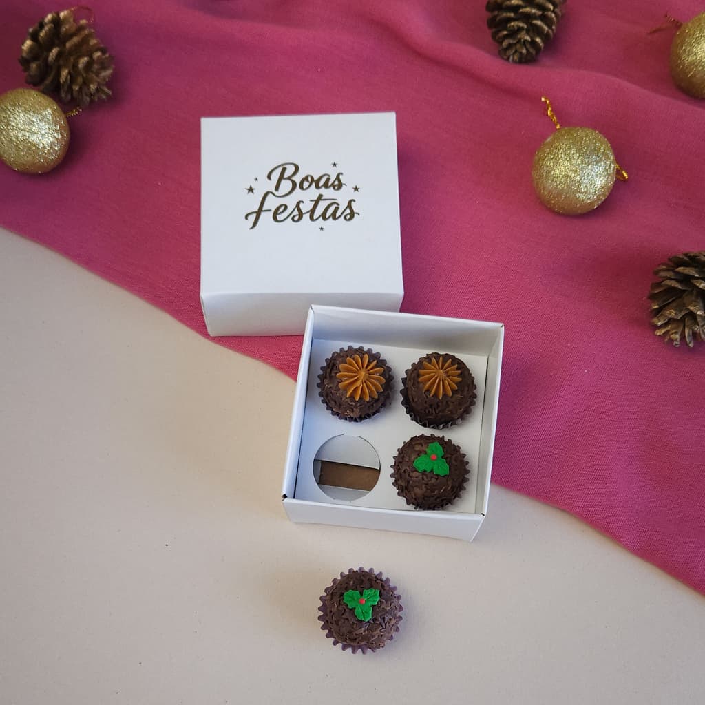 10 Caixas com Berço 4 Brigadeiros Estampada de Natal (14 a 20g) - altura 5cm - Linha Básica