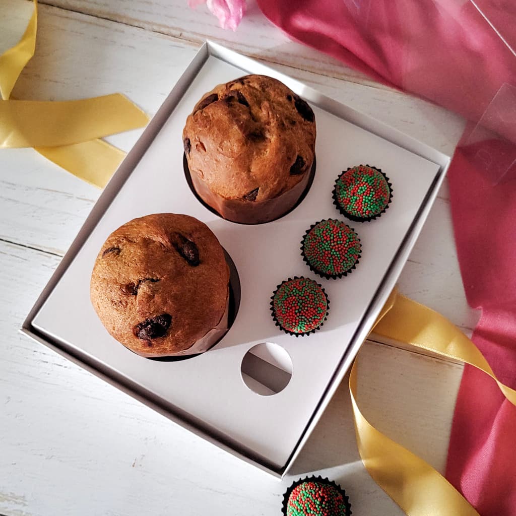 10 Caixas para 2 Mini panetone + 4 brigadeiros de 18 a 20g - Branca