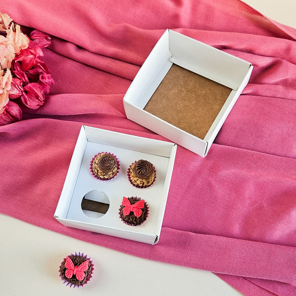 10 Caixas com berço para 4 brigadeiros - Tampa Papel - 20 a 27g Linha Básica