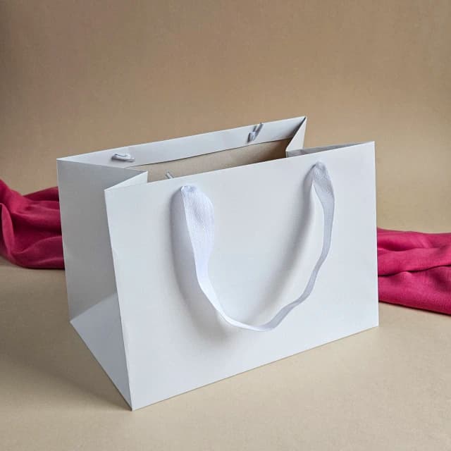 Sacolas médias 26 × 16 × 18 cm com alça de gorgurão — branca